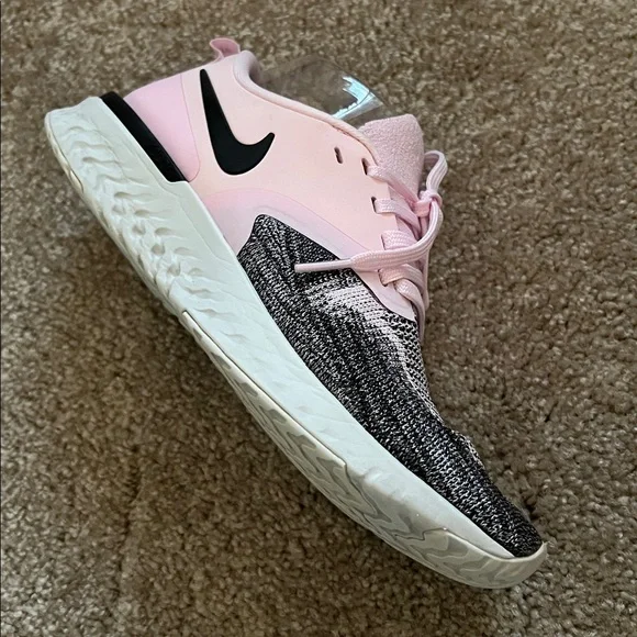 Women’s Nike Odyssey React 2 Flyknit Sneaker Size 7.5 - Picture 9 of 16